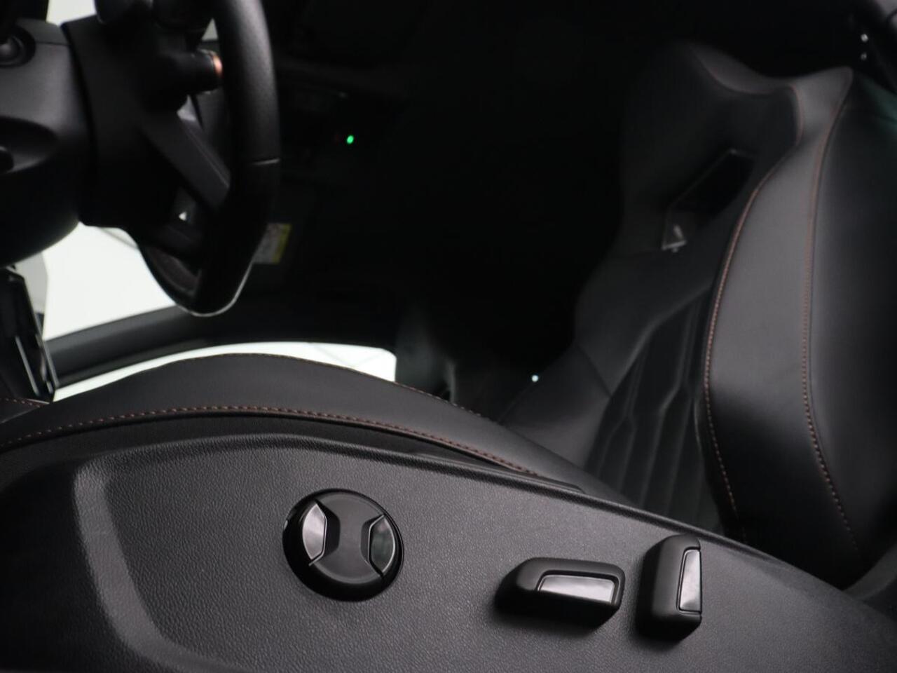 Cupra Leon 1.4 eHybrid VZ | 245pk | Leder | Stoelverwarming | Camera | Carplay | Memory | Sfeerverlichting | Navigatie | Adaptive cruise | Keyless | Sportstoelen | Full LED | 19'' | PHEV | Plug In