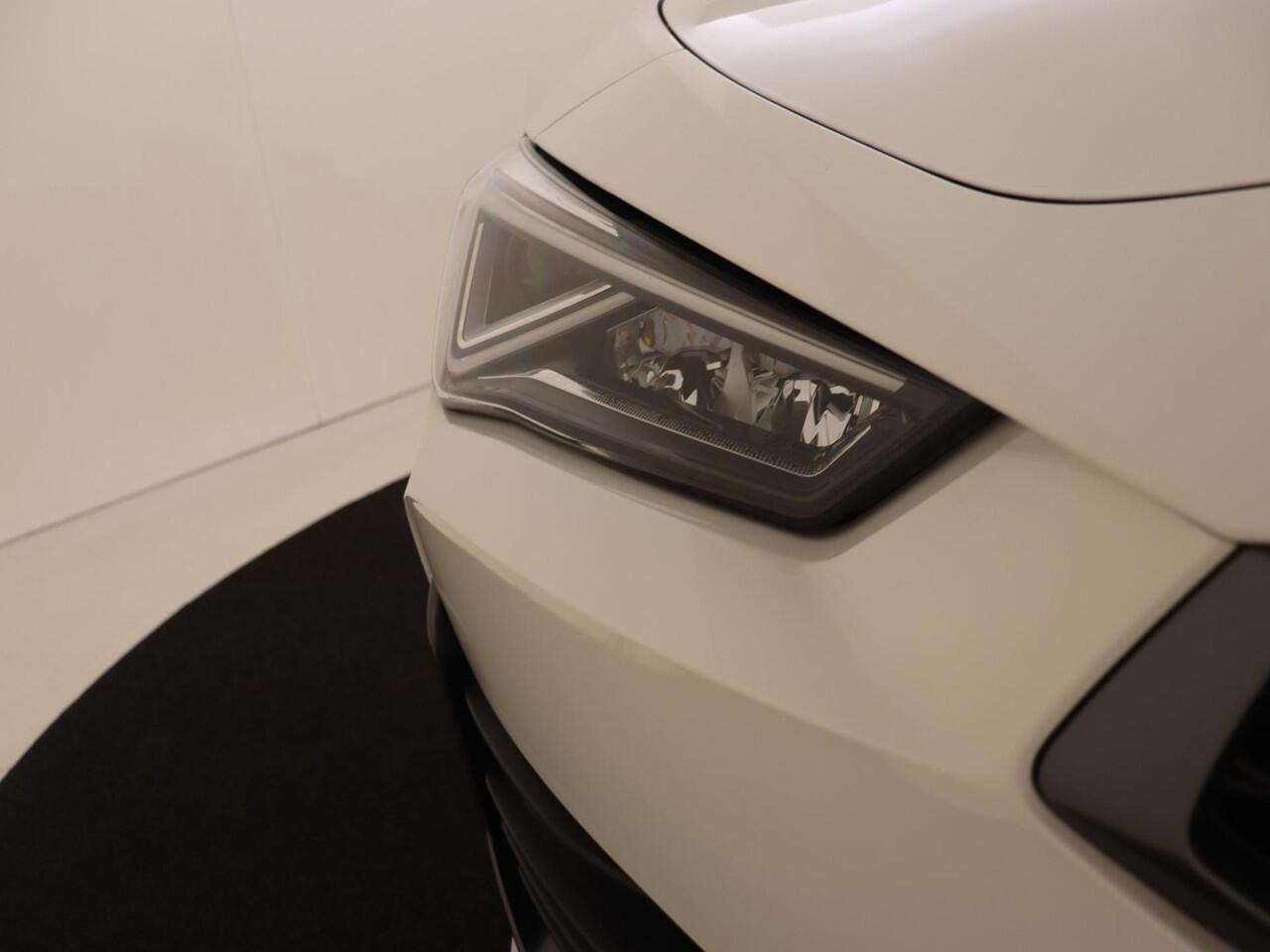 Cupra Leon 1.4 e-Hybrid VZ Business | SoH 94% | Adaptieve demping systeem | 3-zone airco | Keyless | Parkeersensoren achter | Stoel- en stuurwielverwarming | CarPlay | Navigatie |