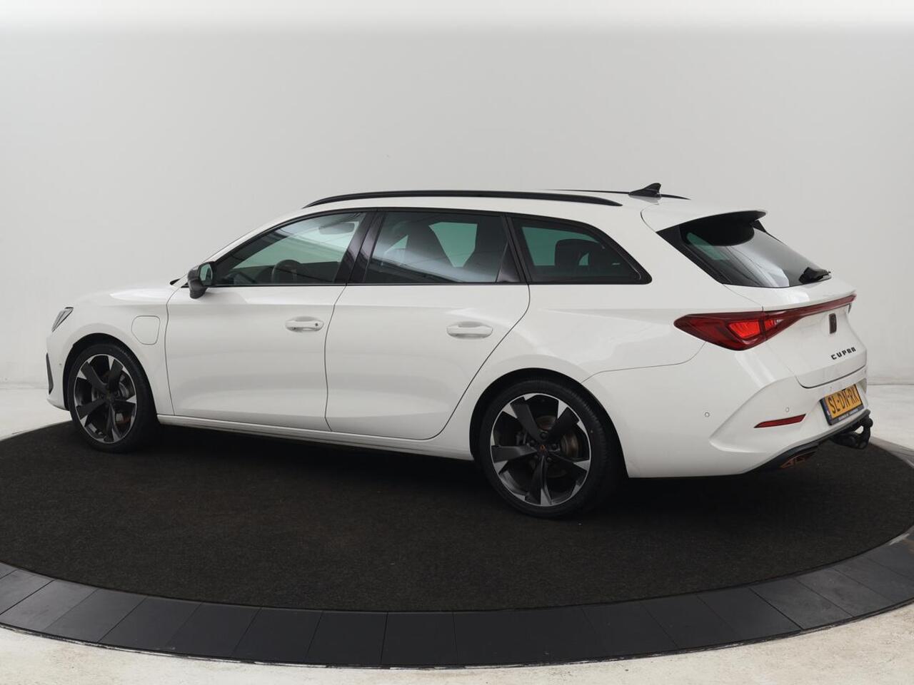Cupra Leon 1.4 e-Hybrid | Stoelverwarming | Camera | Carplay | Sfeerverlichting | Navigatie | Full LED | Sportstoelen | Half leder | PHEV | Plug In