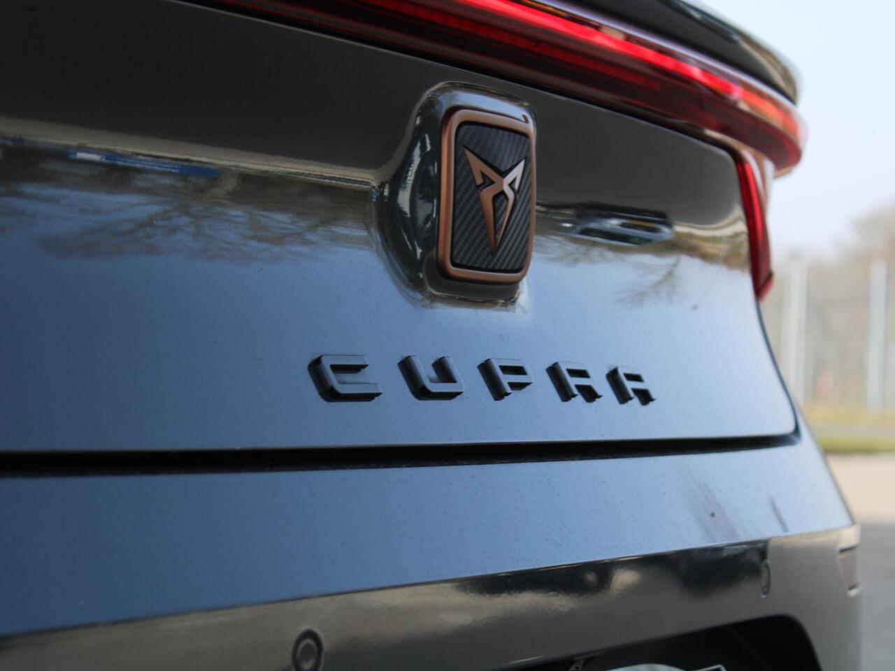 Cupra Leon 1.4 e-Hybrid 245pk VZ Business | Pano | Bucket Seats | 19-Inch Velgen | Winter Pack | Digital Cockpit