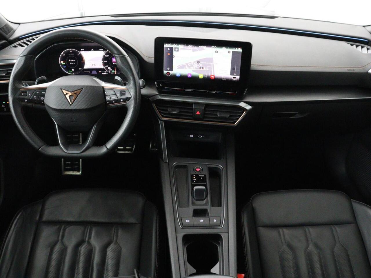 Cupra Leon 1.4 eHybrid | Panoramadak | Stoelverwarming | Leder | Carplay | Adaptive cruise | Camera | Navigatie | Park Assist | Sportstoelen | Full LED | Sfeerverlichting | PHEV | Plug In