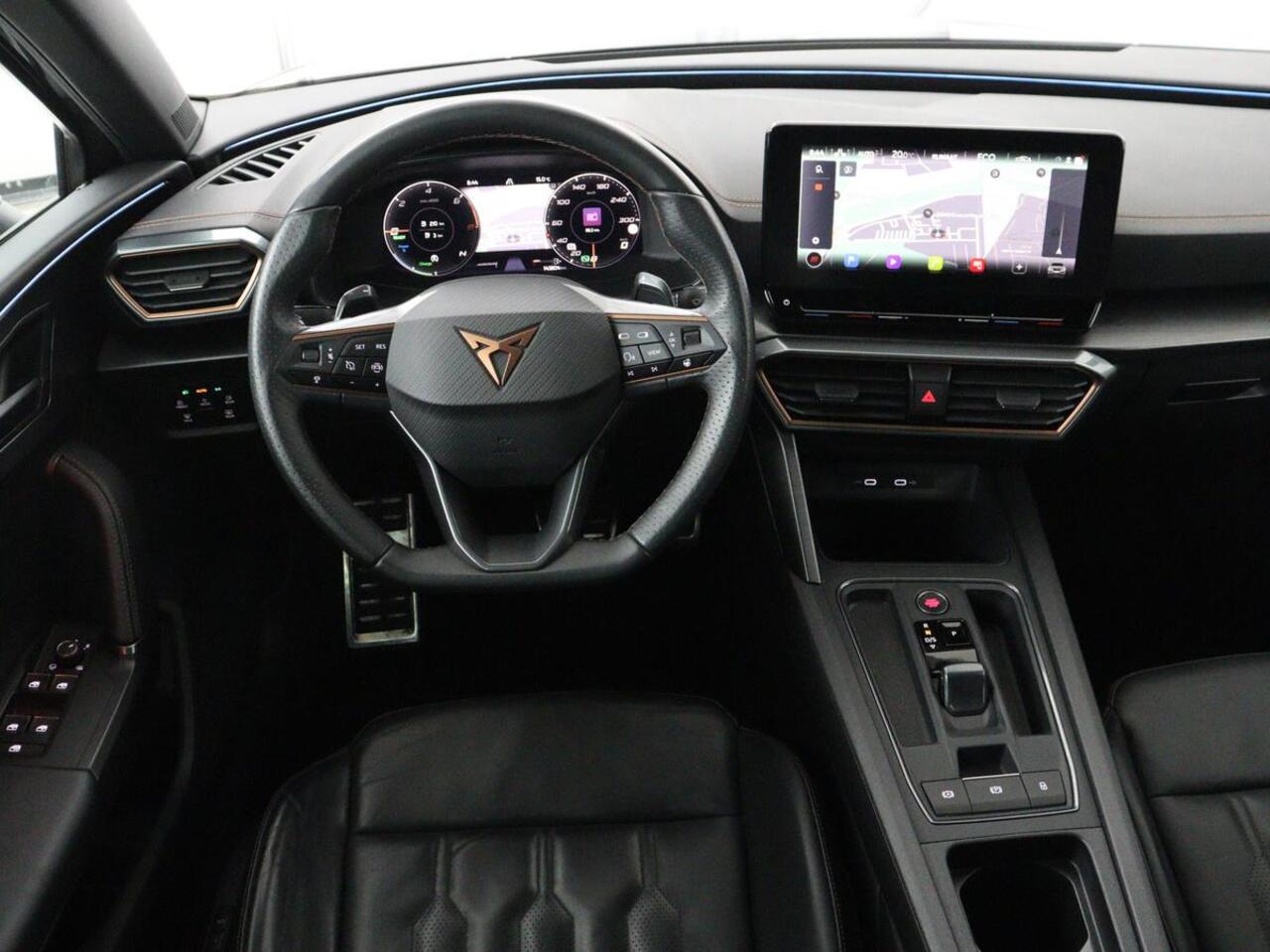 Cupra Leon 1.4 eHybrid | Panoramadak | Stoelverwarming | Leder | Carplay | Adaptive cruise | Camera | Navigatie | Park Assist | Sportstoelen | Full LED | Sfeerverlichting | PHEV | Plug In