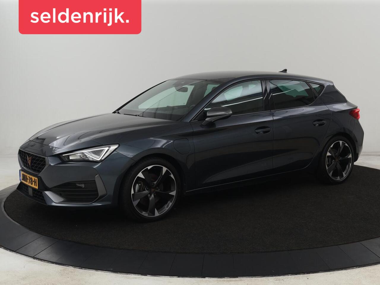 Cupra Leon 1.4 eHybrid | Stoelverwarming | Adaptive cruise | Navigatie | Carplay | Sportstoelen | Stuurverwarming | Parkeerhulp | Full LED | Keyless | Half leder | PHEV | Plug In