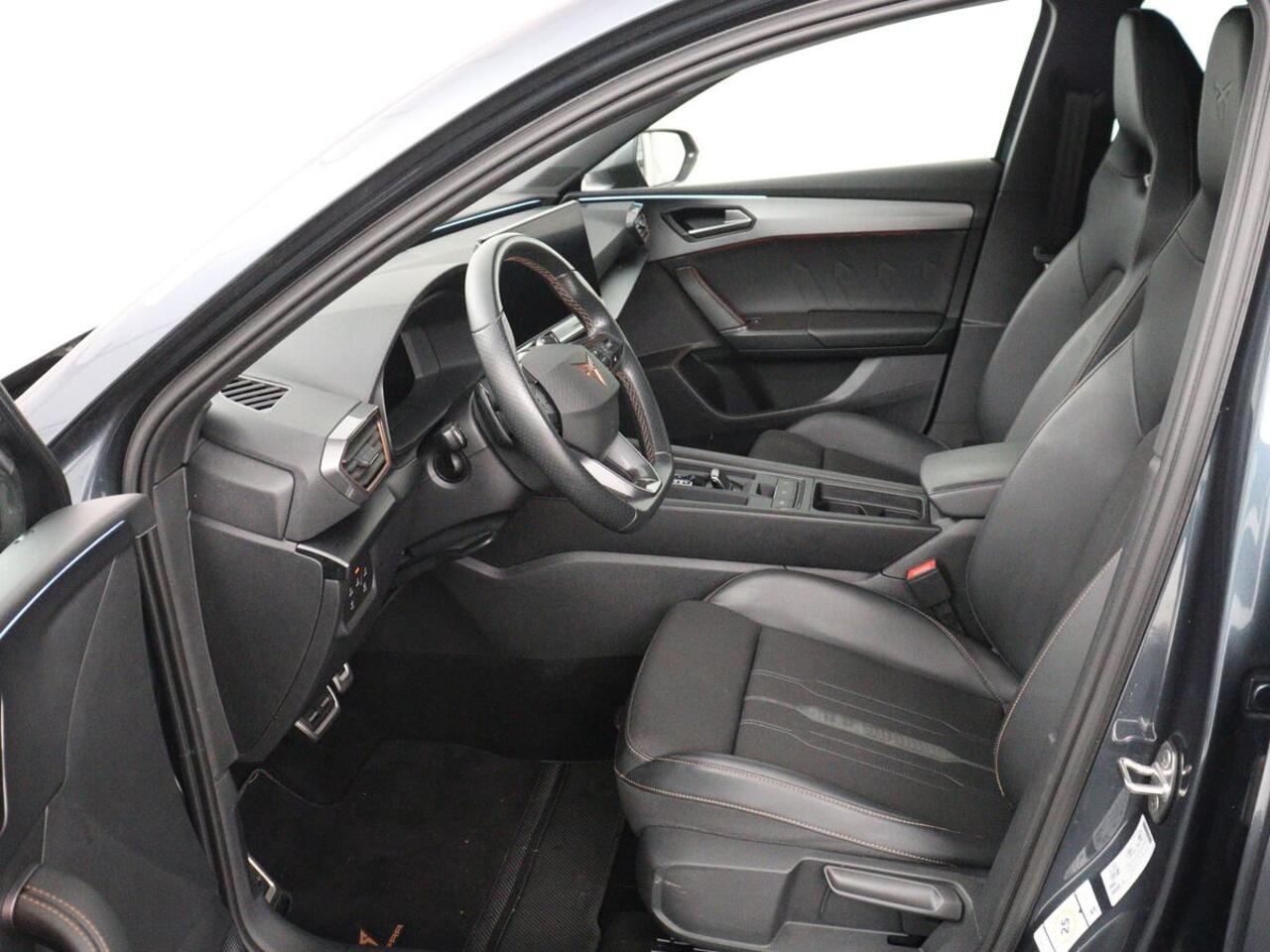 Cupra Leon 1.4 eHybrid | Stoelverwarming | Adaptive cruise | Navigatie | Carplay | Sportstoelen | Stuurverwarming | Parkeerhulp | Full LED | Keyless | Half leder | PHEV | Plug In