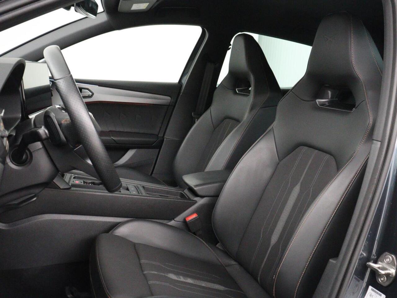 Cupra Leon 1.4 eHybrid | Stoelverwarming | Adaptive cruise | Navigatie | Carplay | Sportstoelen | Stuurverwarming | Parkeerhulp | Full LED | Keyless | Half leder | PHEV | Plug In