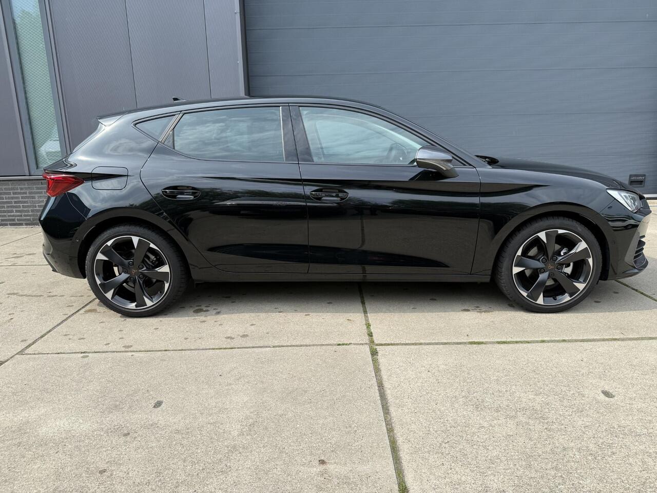 Cupra Leon 1.5 eTSI Business Edition | Full LED | Sfeer | Stoel/stuur verw. | Keyless entry / start | Carplay