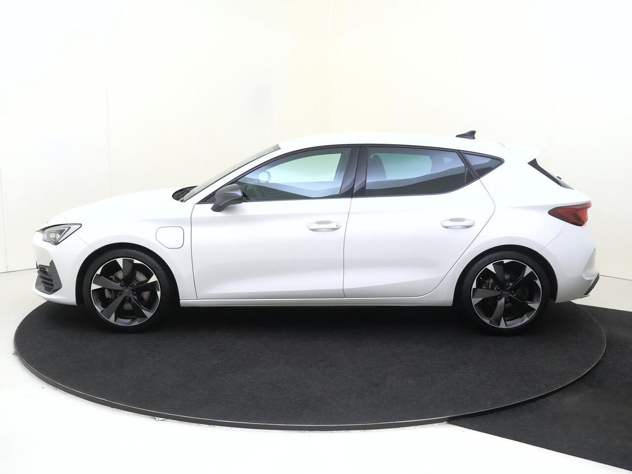 Cupra Leon 1.4 e-Hybrid VZ Adrenaline | SoH 91% | Adaptieve demping | Keyless | Navigatie | Dodehoek detectie | Stoel- en stuurwielverwarming | 3-zone airco | Adaptieve cruise control |