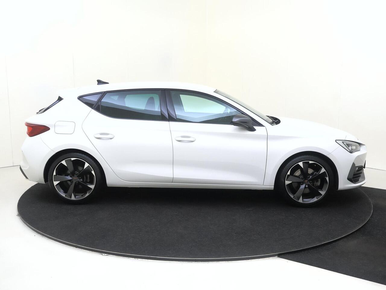 Cupra Leon 1.4 e-Hybrid VZ Adrenaline | SoH 91% | Adaptieve demping | Keyless | Navigatie | Dodehoek detectie | Stoel- en stuurwielverwarming | 3-zone airco | Adaptieve cruise control |