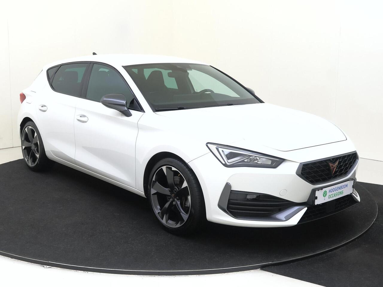 Cupra Leon 1.4 e-Hybrid VZ Adrenaline | SoH 91% | Adaptieve demping | Keyless | Navigatie | Dodehoek detectie | Stoel- en stuurwielverwarming | 3-zone airco | Adaptieve cruise control |