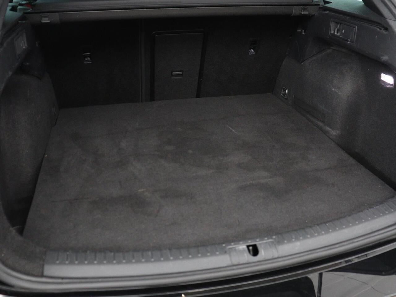 Cupra Leon 1.4 e-Hybrid VZ Business | 245pk | Origineel NL | Trekhaak | Stuurverwarming | Carplay | Adaptive cruise | Sfeerverlichting | Navigatie | Parkeerhulp | Keyless | PHEV | Plug In