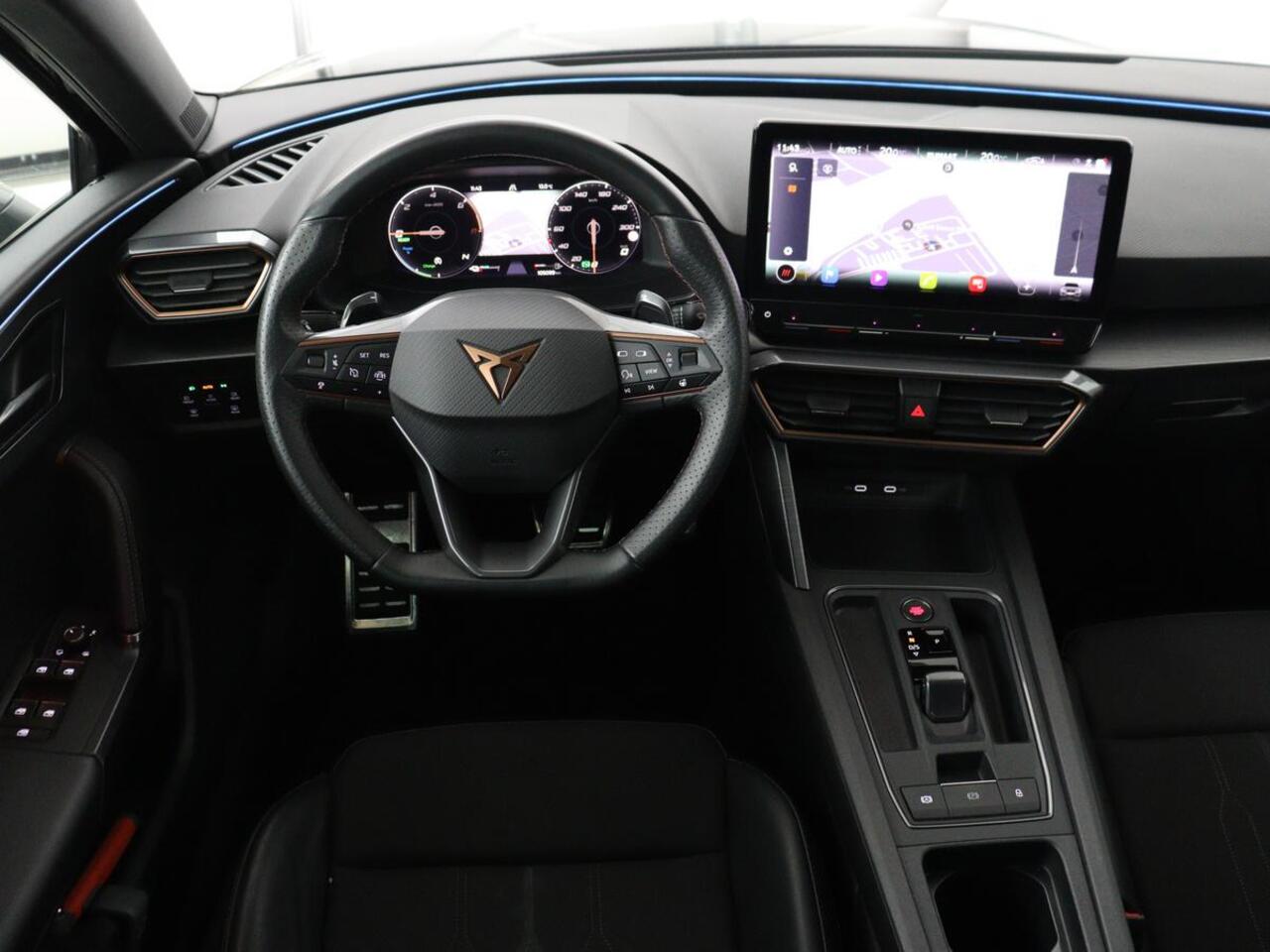 Cupra Leon 1.4 e-Hybrid VZ Business | 245pk | Origineel NL | Trekhaak | Stuurverwarming | Carplay | Adaptive cruise | Sfeerverlichting | Navigatie | Parkeerhulp | Keyless | PHEV | Plug In