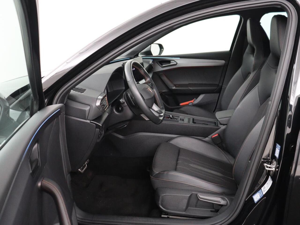 Cupra Leon 1.4 e-Hybrid VZ Business | 245pk | Origineel NL | Trekhaak | Stuurverwarming | Carplay | Adaptive cruise | Sfeerverlichting | Navigatie | Parkeerhulp | Keyless | PHEV | Plug In