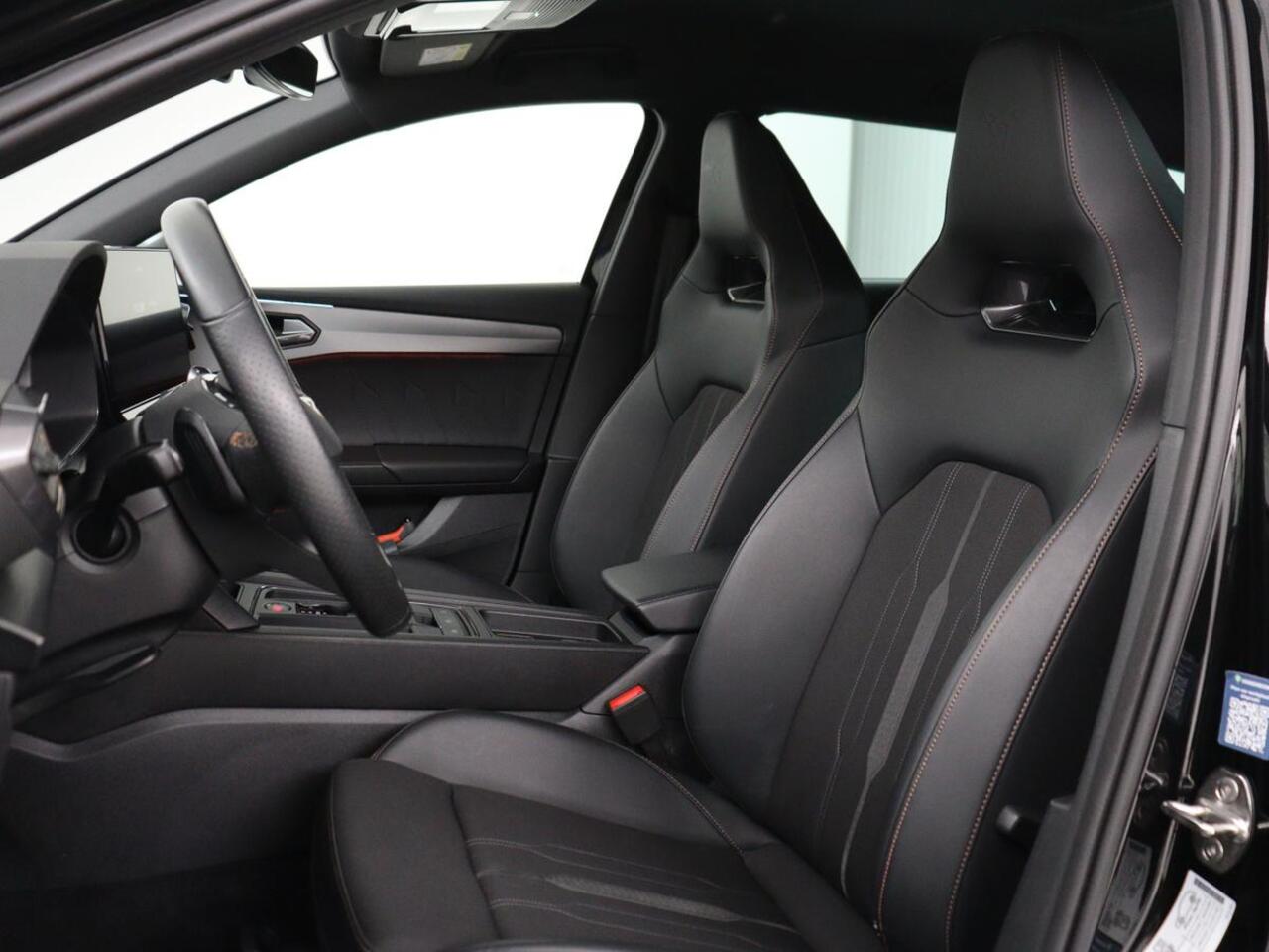 Cupra Leon 1.4 e-Hybrid VZ Business | 245pk | Origineel NL | Trekhaak | Stuurverwarming | Carplay | Adaptive cruise | Sfeerverlichting | Navigatie | Parkeerhulp | Keyless | PHEV | Plug In