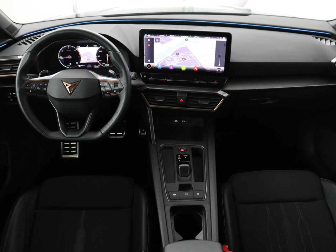 Cupra Leon 1.4 e-Hybrid VZ Business | 245pk | Origineel NL | Trekhaak | Stuurverwarming | Carplay | Adaptive cruise | Sfeerverlichting | Navigatie | Parkeerhulp | Keyless | PHEV | Plug In