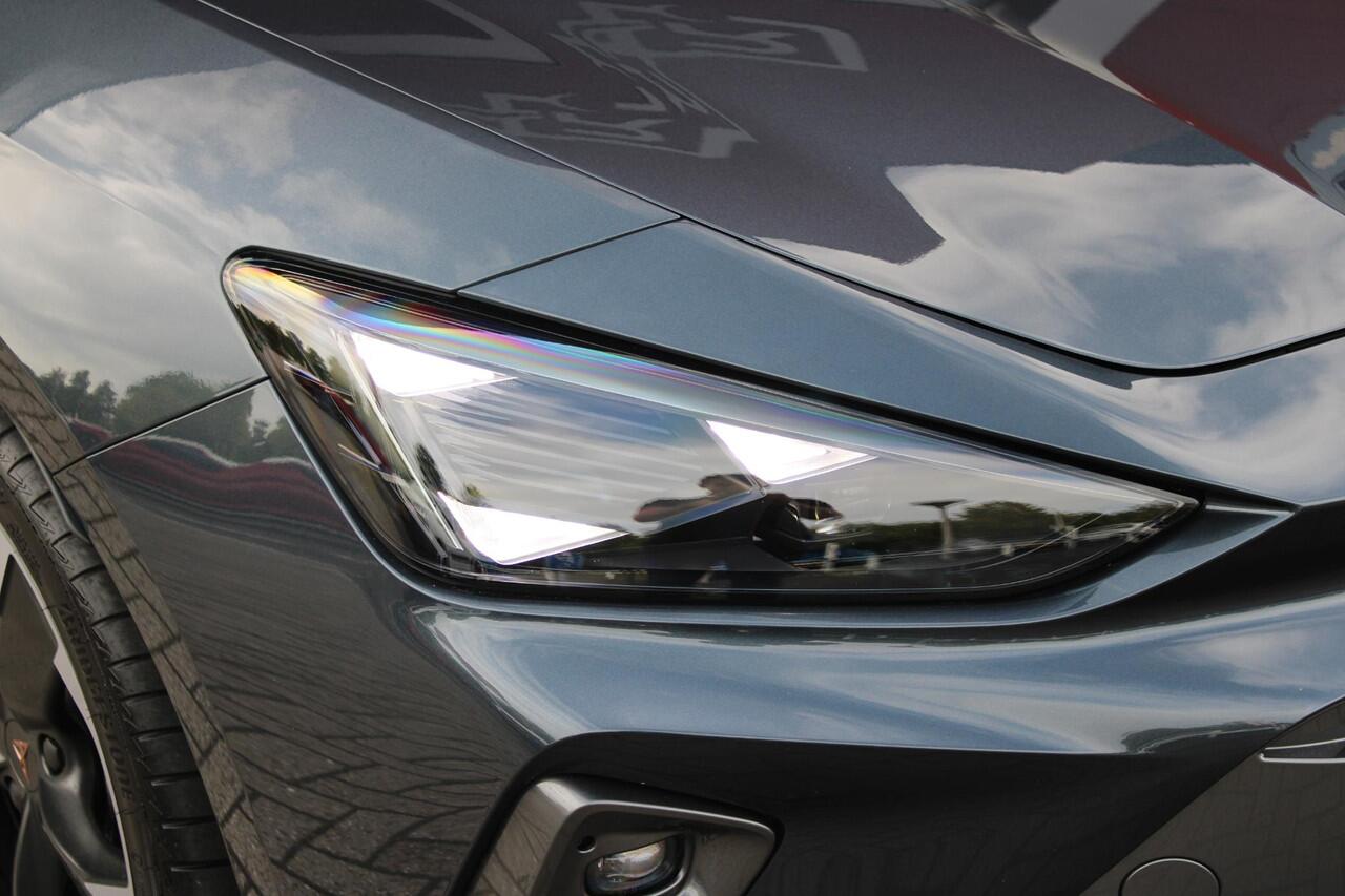 Cupra Leon 1.5 eTSI 150PK BUSINESS EDITION | NIEUW MODEL! | LED MATRIX KOPLAMPEN | DRAADLOZE APPLE CARPLAY/ANDROID AUTO | NAVIGATIE | ACHTERUITRIJ CAMERA | 18" LICHTMETALEN VELGEN "GARBI" | DRAADLOZE TELEFOONLADER | STOEL/STUUR VERWARMING | 12,9" INFORTAINMENT SYST