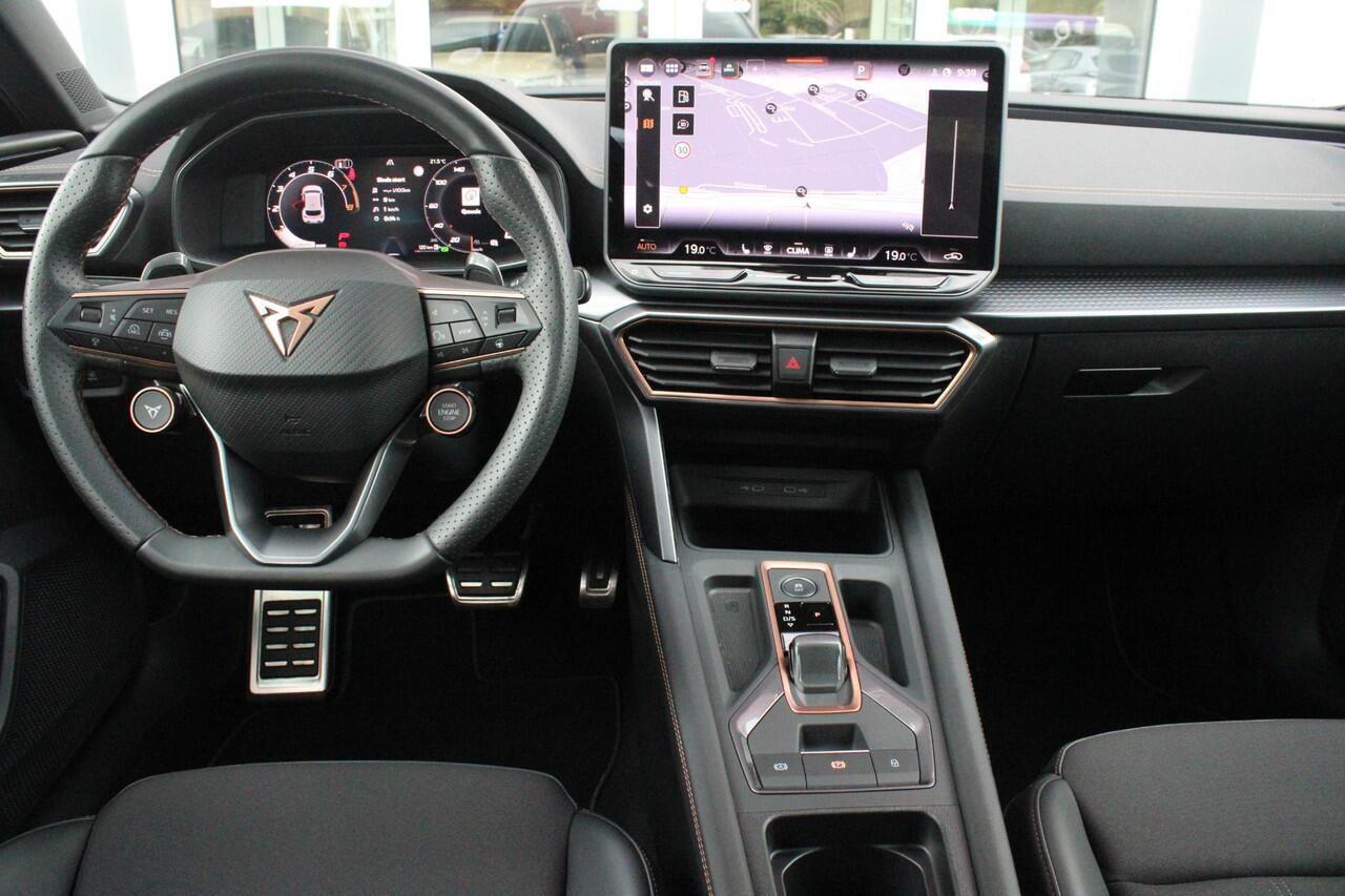 Cupra Leon 1.5 eTSI 150PK BUSINESS EDITION | NIEUW MODEL! | LED MATRIX KOPLAMPEN | DRAADLOZE APPLE CARPLAY/ANDROID AUTO | NAVIGATIE | ACHTERUITRIJ CAMERA | 18" LICHTMETALEN VELGEN "GARBI" | DRAADLOZE TELEFOONLADER | STOEL/STUUR VERWARMING | 12,9" INFORTAINMENT SYST