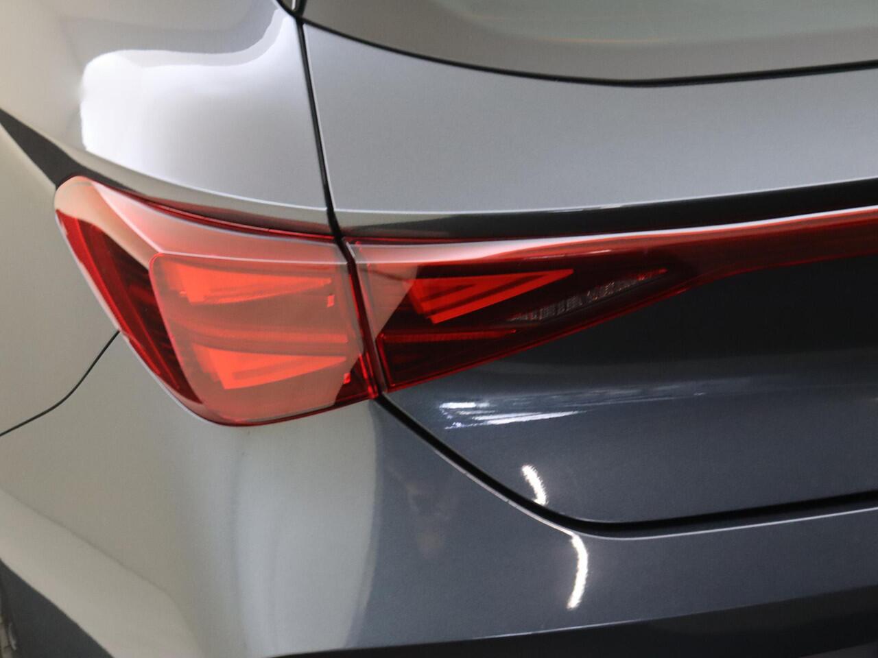 Cupra Leon 1.5 TSI e-Hybrid Business | Parkeerasisstent | Stoel- en stuurwielverwarming | Keyless | Achteruitrijcamera | Navigatie | Dodehoek detectie | 3-zone airco |