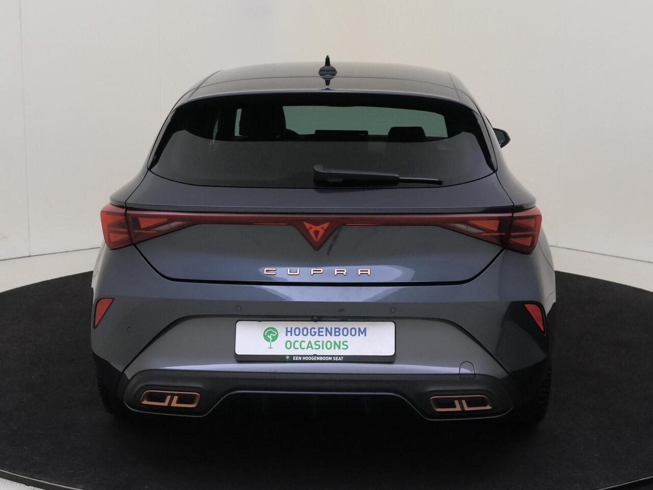 Cupra Leon 1.5 TSI e-Hybrid Business | Dodehoek detectie | Keyless | Achteruitrijcamera | Stoel- en stuurwielverwarming | Navigatie | Adaptieve cruise control | Sfeerverlichting |
