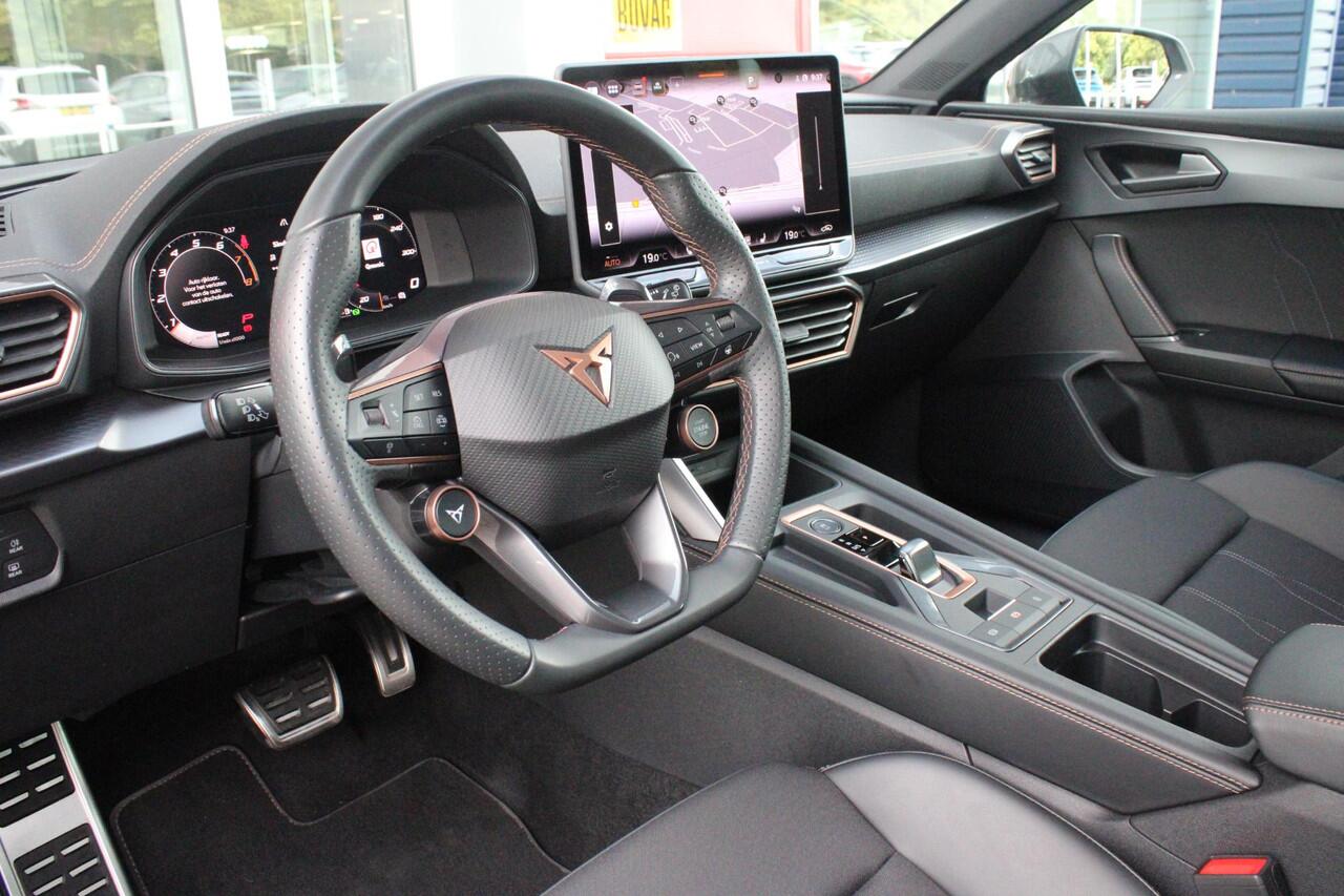 Cupra Leon 1.5 eTSI 150PK BUSINESS EDITION | LED MATRIX KOPLAMPEN | DRAADLOZE APPLE CARPLAY/ANDROID AUTO | NAVIGATIE | ACHTERUITRIJ CAMERA | 18" LICHTMETALEN VELGEN "GARBI" | DRAADLOZE TELEFOONLADER | STOEL/STUUR VERWARMING | 12,9" INFORTAINMENT SYSTEM | ZWARTE HEM