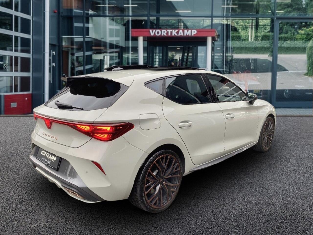 Cupra Leon 1.5 TSI e-Hyb VZ PANO.DAK/CAM./ACC/STOEL+STUURVERW./MEM.