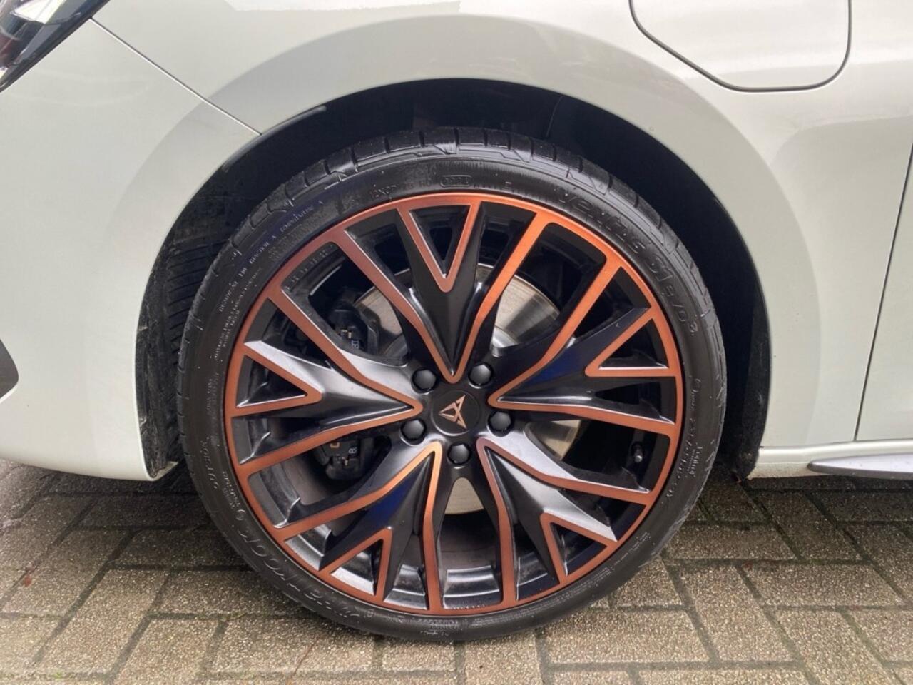 Cupra Leon 1.5 TSI e-Hyb VZ PANO.DAK/CAM./ACC/STOEL+STUURVERW./MEM.