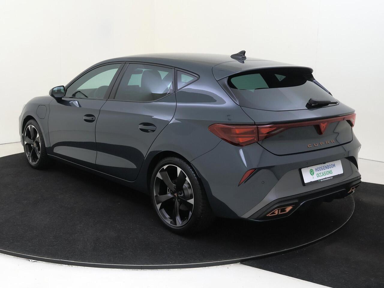 Cupra Leon 1.5 TSI e-Hybrid Business | Keyless | Sennheiser audio | Stoel- en stuurwielverwarming | Achteruitrijcamera | Adaptieve cruise control | CarPlay | Sfeerverlichting |