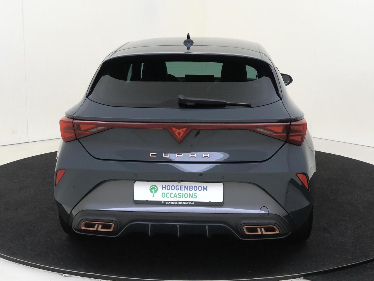 Cupra Leon 1.5 TSI e-Hybrid Business | Keyless | Sennheiser audio | Stoel- en stuurwielverwarming | Achteruitrijcamera | Adaptieve cruise control | CarPlay | Sfeerverlichting |