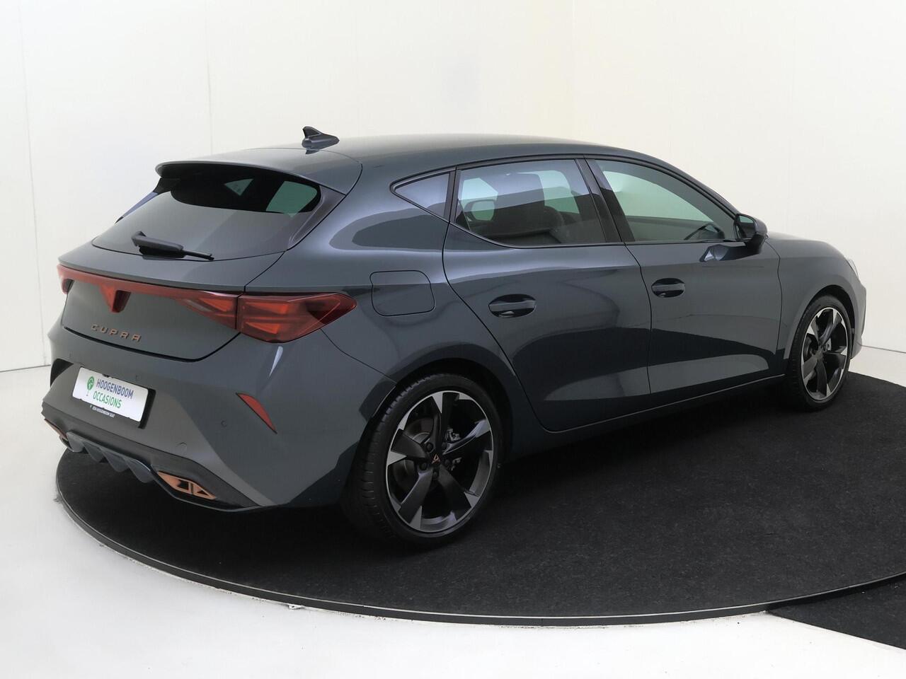Cupra Leon 1.5 TSI e-Hybrid Business | Keyless | Sennheiser audio | Stoel- en stuurwielverwarming | Achteruitrijcamera | Adaptieve cruise control | CarPlay | Sfeerverlichting |