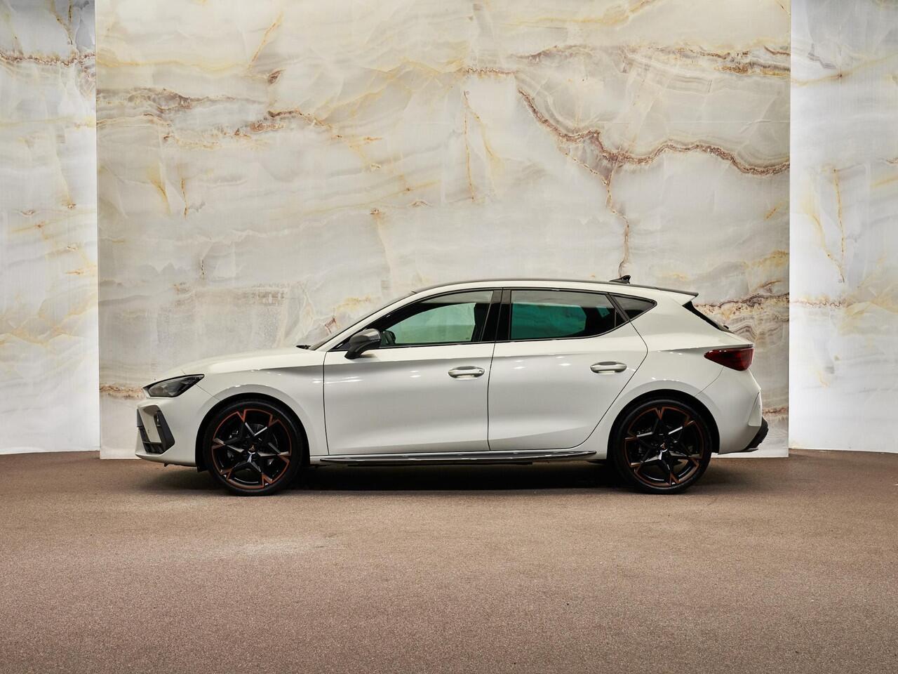 Cupra Leon 1.5 eTSI VZ Performance, Sennheiser, sportkuipstoelen, Matrix-LED, camera, memory, keyless, ACC, 19", privacy,