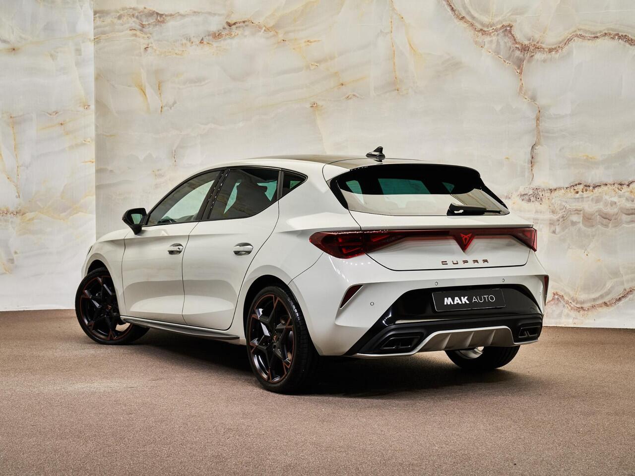 Cupra Leon 1.5 eTSI VZ Performance, Sennheiser, sportkuipstoelen, Matrix-LED, camera, memory, keyless, ACC, 19", privacy,