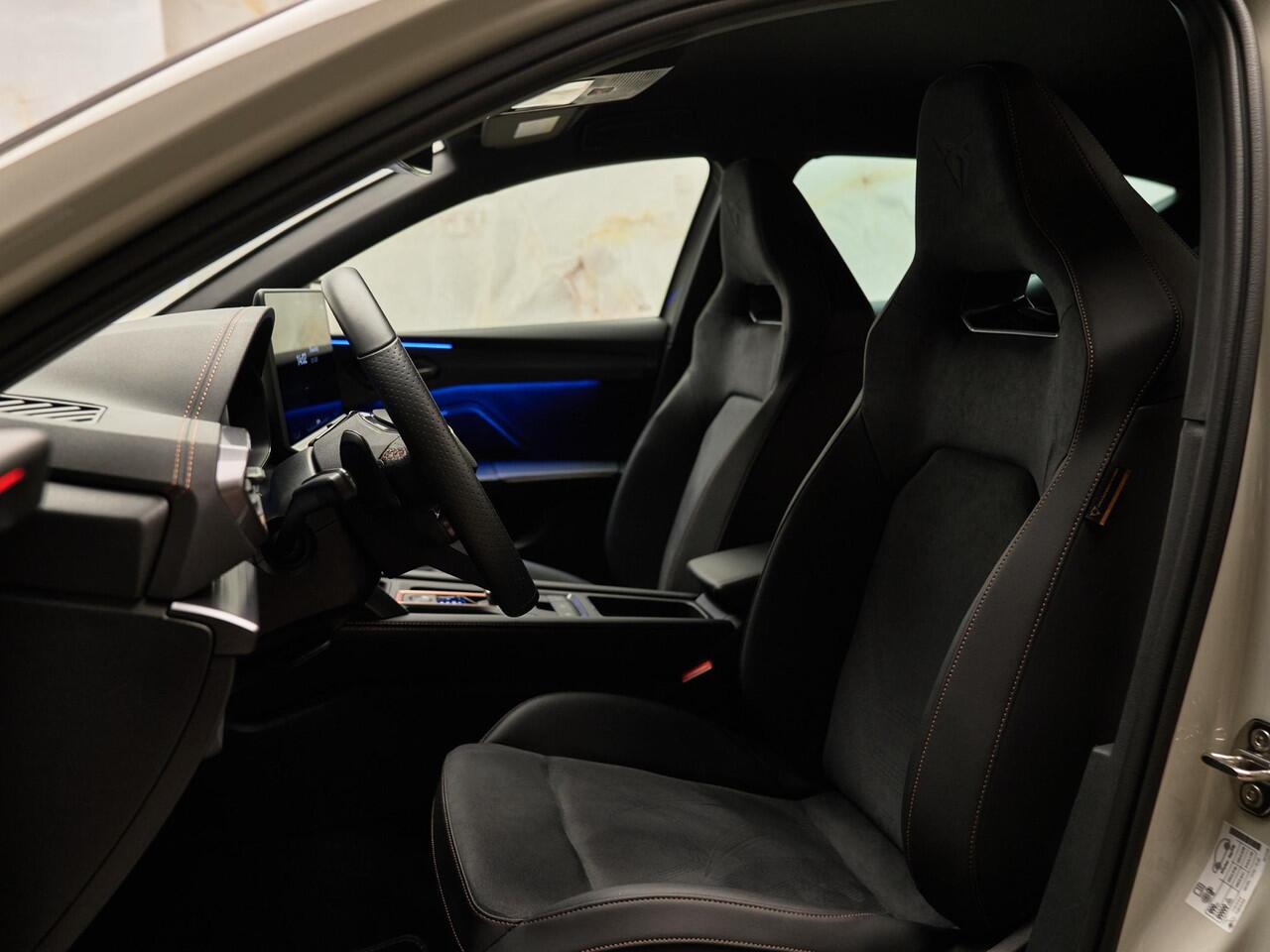 Cupra Leon 1.5 eTSI VZ Performance, Sennheiser, sportkuipstoelen, Matrix-LED, camera, memory, keyless, ACC, 19", privacy,