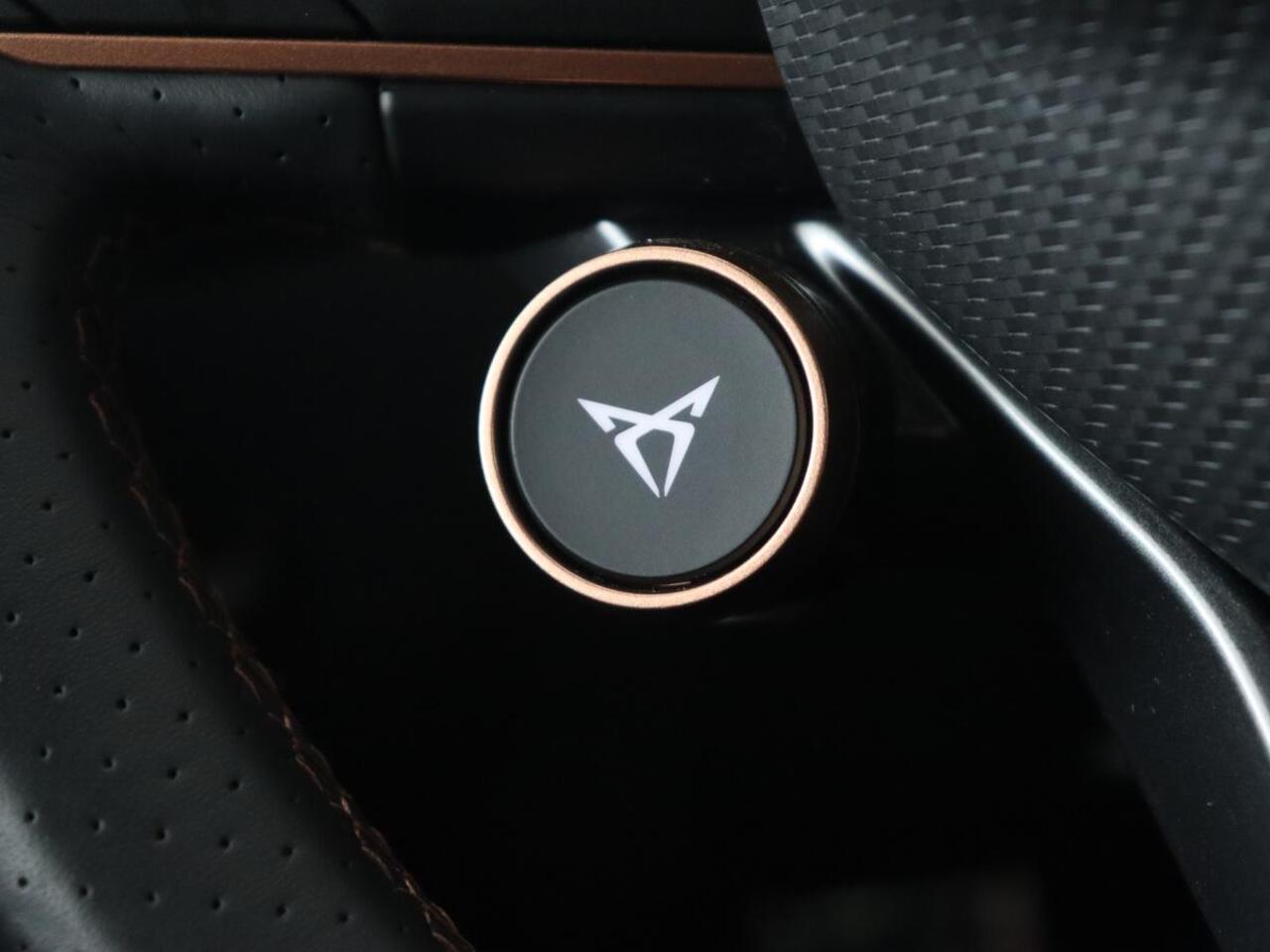 Cupra Leon 1.5 eHybrid Business | Stoelverwarming | Adaptive cruise | Camera | Carplay | Sportstoelen | Matrix LED | Keyless | PHEV | Plug In