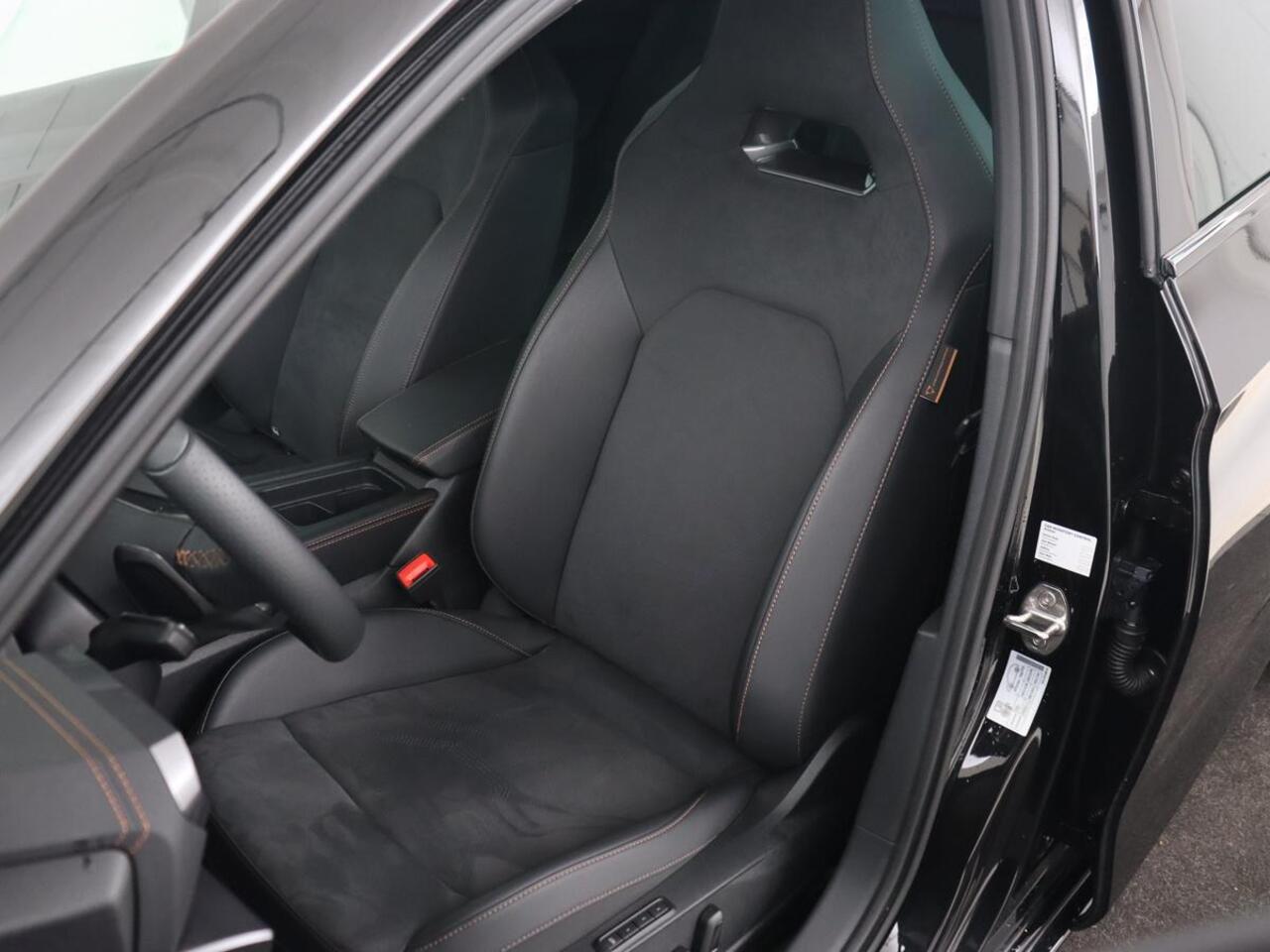 Cupra Leon 1.5 eHybrid Business | Stoelverwarming | Adaptive cruise | Camera | Carplay | Sportstoelen | Matrix LED | Keyless | PHEV | Plug In