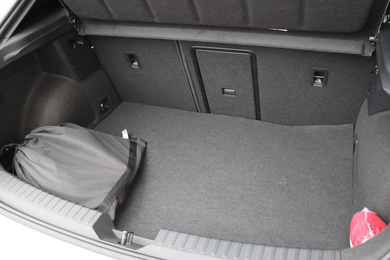 Cupra Leon 1.5 TSI e-Hybrid Business 204pk DSG6