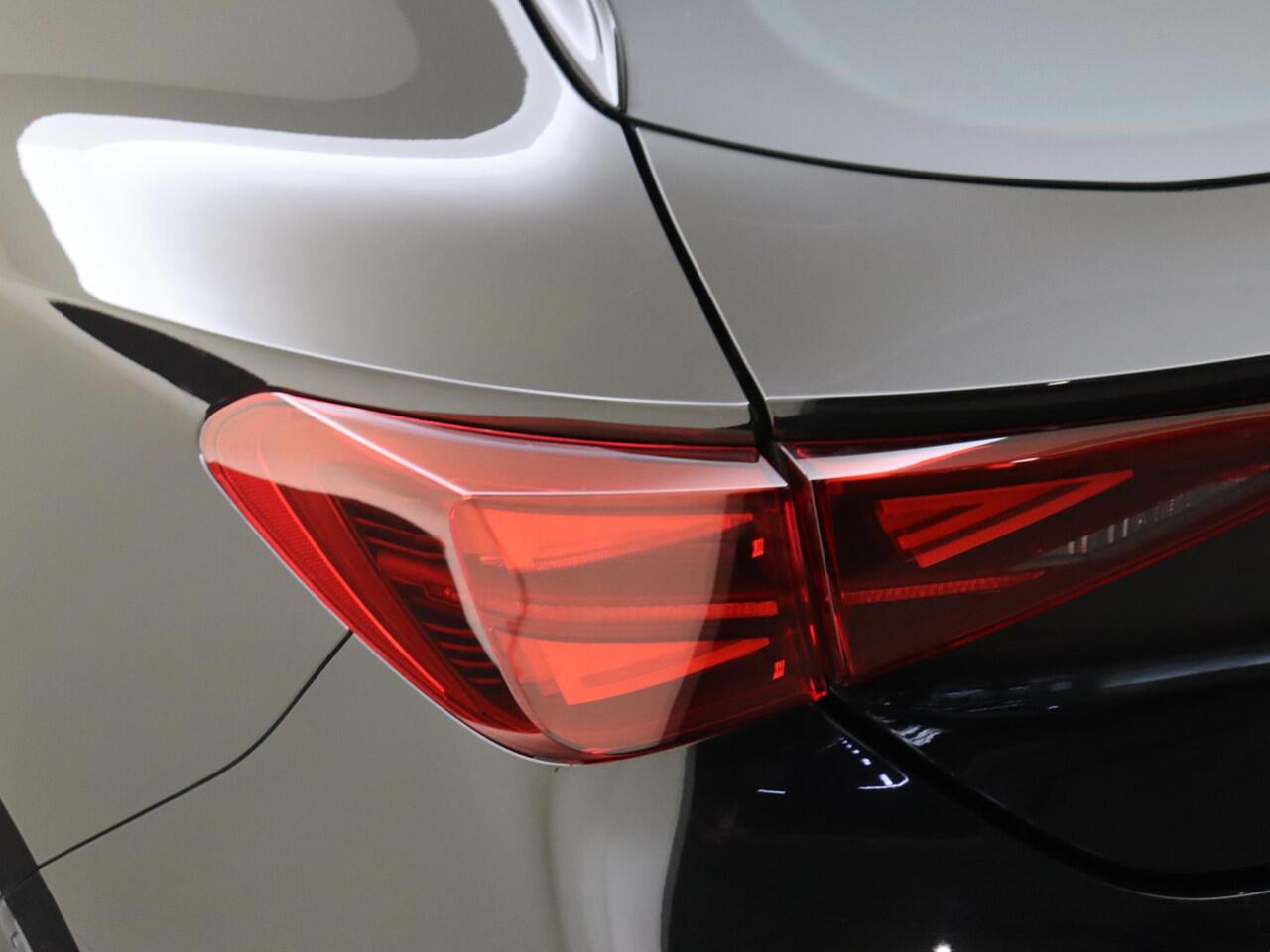 Cupra Leon 1.5 TSI e-Hybrid Business | Achteruitrijcamera | 3-zone airco | Dodehoek detectie | Keyless | Adaptieve cruise control | CarPlay | Navigatie |