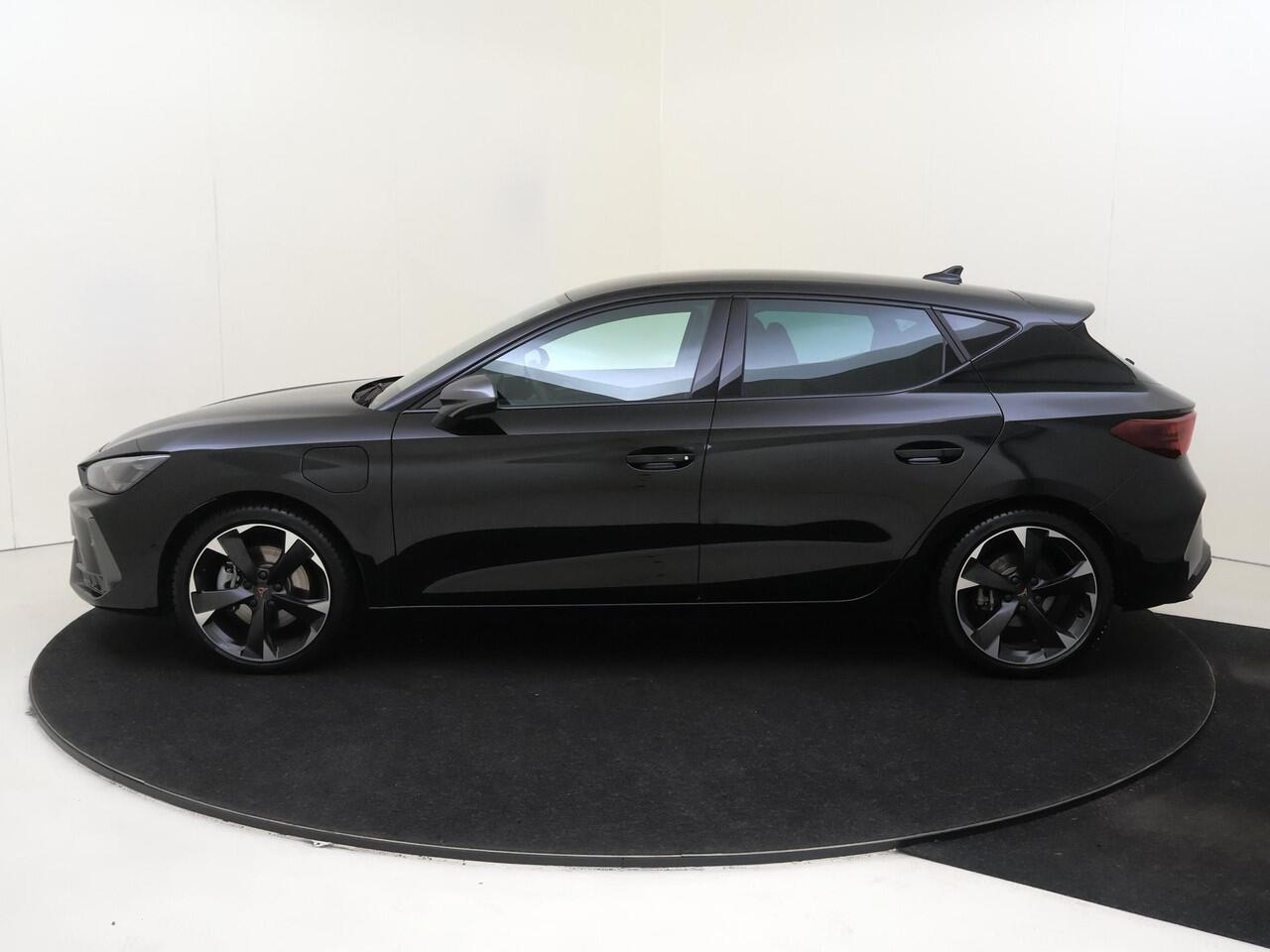 Cupra Leon 1.5 TSI e-Hybrid Business | Achteruitrijcamera | 3-zone airco | Dodehoek detectie | Keyless | Adaptieve cruise control | CarPlay | Navigatie |