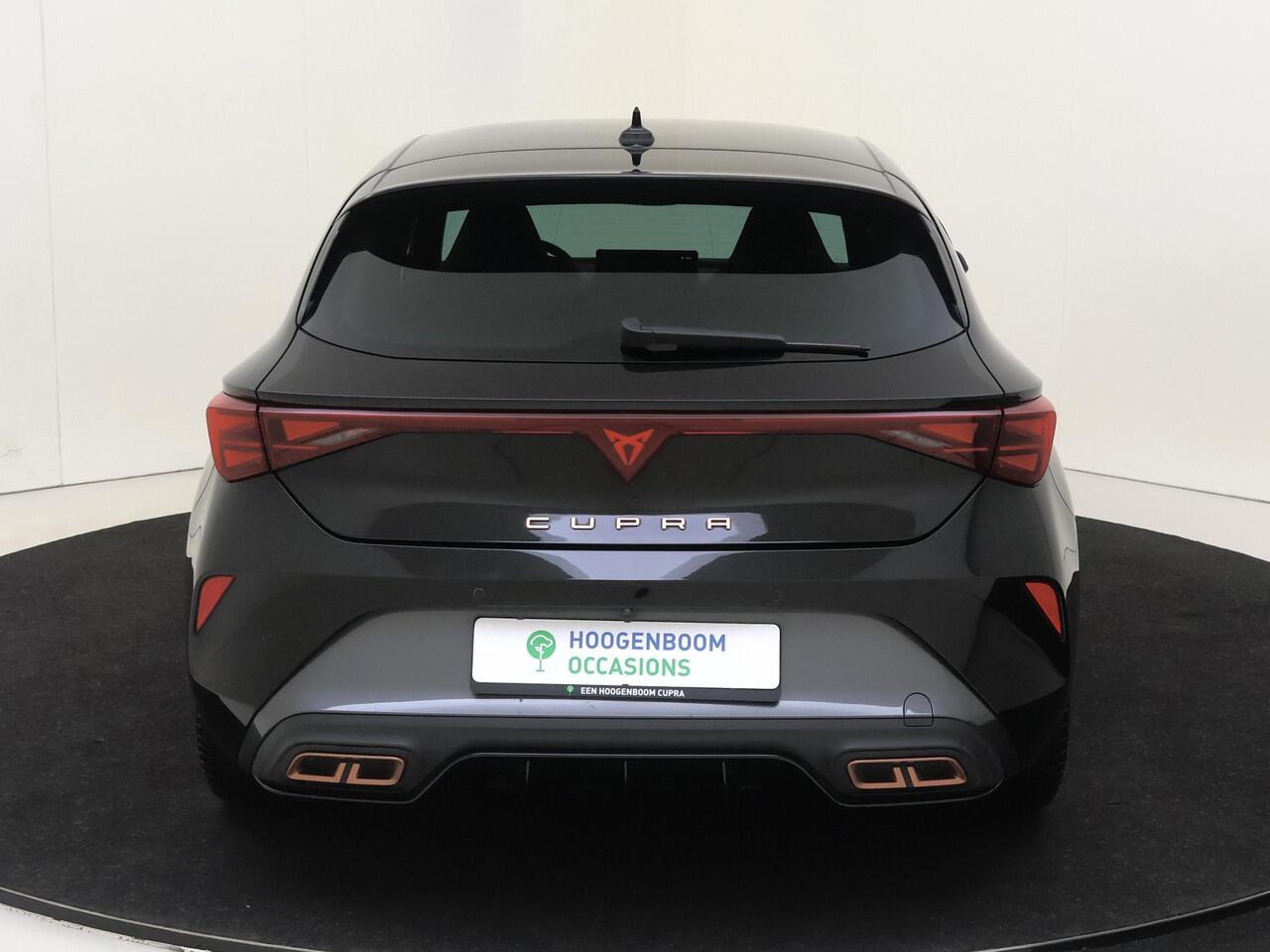 Cupra Leon 1.5 TSI e-Hybrid Business | Achteruitrijcamera | 3-zone airco | Dodehoek detectie | Keyless | Adaptieve cruise control | CarPlay | Navigatie |