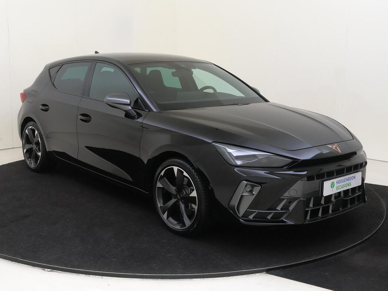 Cupra Leon 1.5 TSI e-Hybrid Business | Achteruitrijcamera | 3-zone airco | Dodehoek detectie | Keyless | Adaptieve cruise control | CarPlay | Navigatie |