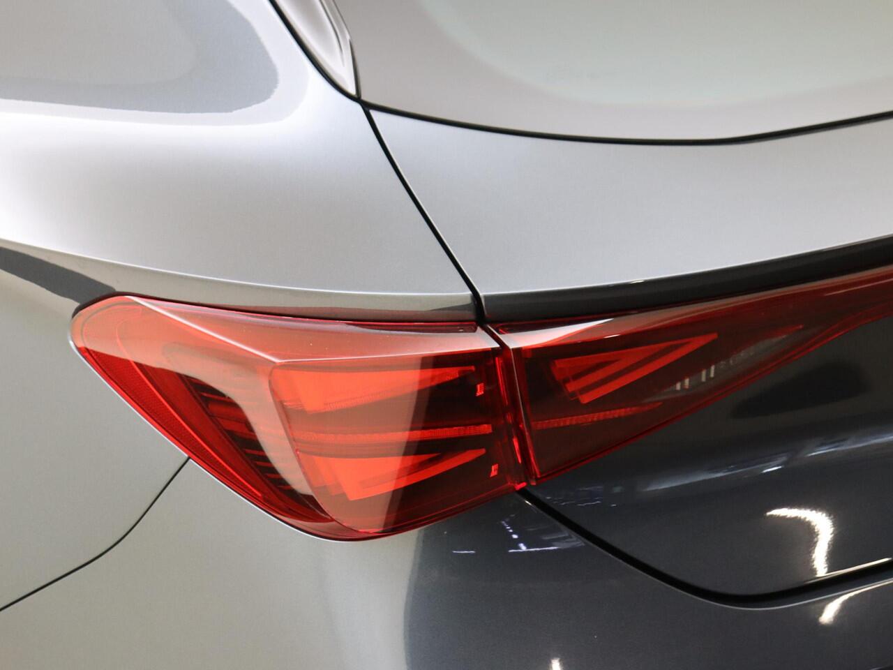 Cupra Leon 1.5 TSI e-Hybrid Business | Achteruitrijcamera | Adaptieve cruise control | Alcantara bekleding | Dodehoek detectie | Keyless | 3-zone airco | CarPlay | Navigatie |