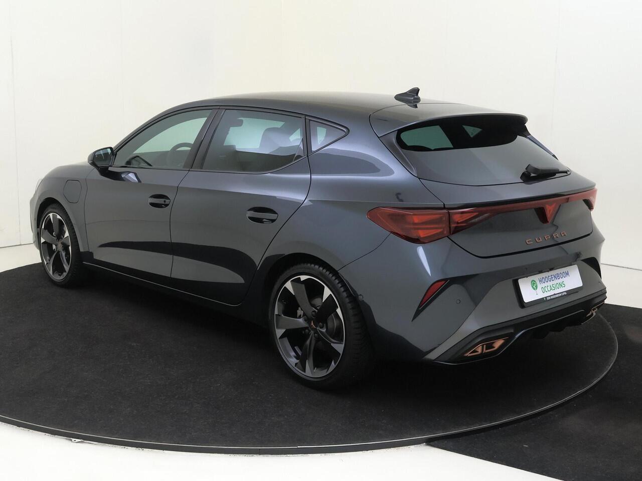 Cupra Leon 1.5 TSI e-Hybrid Business | Achteruitrijcamera | Adaptieve cruise control | Alcantara bekleding | Dodehoek detectie | Keyless | 3-zone airco | CarPlay | Navigatie |