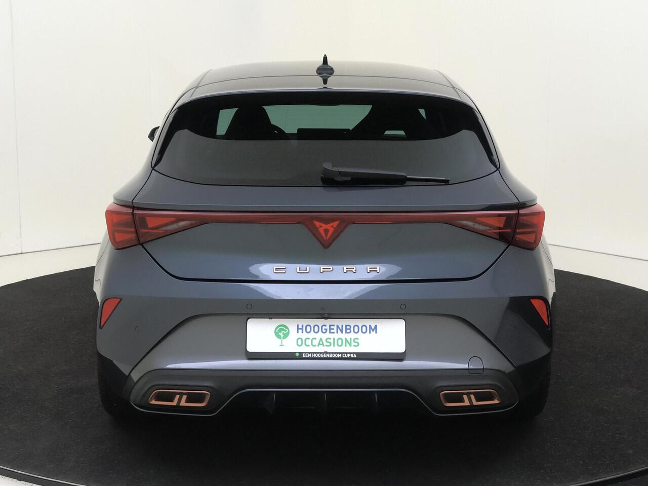 Cupra Leon 1.5 TSI e-Hybrid Business | Achteruitrijcamera | Adaptieve cruise control | Alcantara bekleding | Dodehoek detectie | Keyless | 3-zone airco | CarPlay | Navigatie |