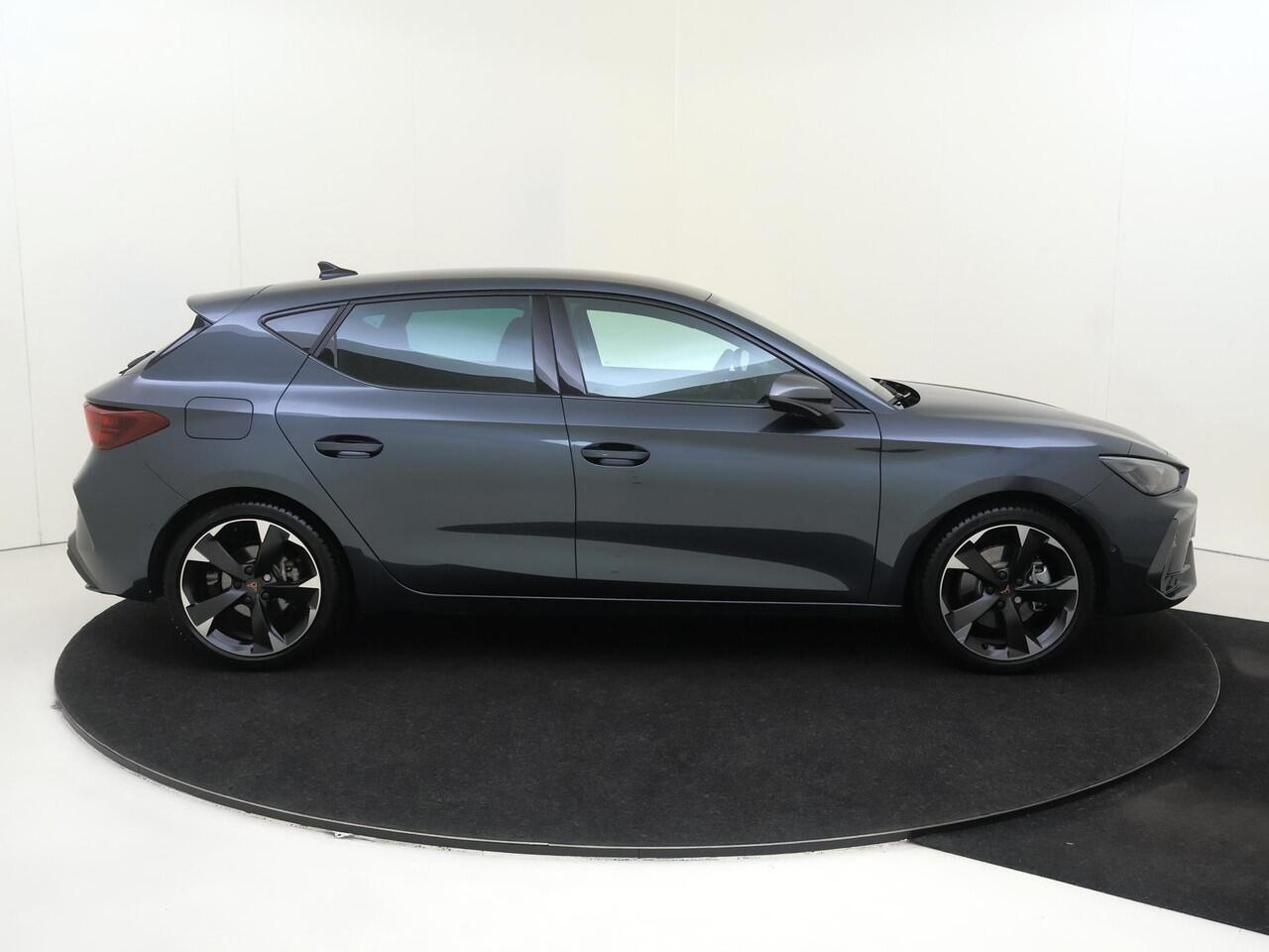 Cupra Leon 1.5 TSI e-Hybrid Business | Achteruitrijcamera | Adaptieve cruise control | Alcantara bekleding | Dodehoek detectie | Keyless | 3-zone airco | CarPlay | Navigatie |