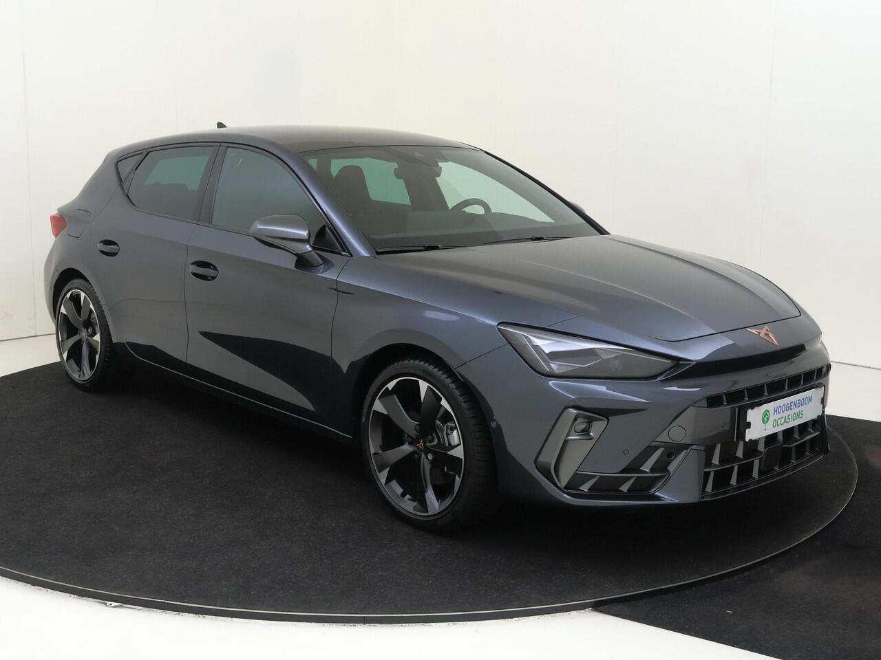 Cupra Leon 1.5 TSI e-Hybrid Business | Achteruitrijcamera | Adaptieve cruise control | Alcantara bekleding | Dodehoek detectie | Keyless | 3-zone airco | CarPlay | Navigatie |