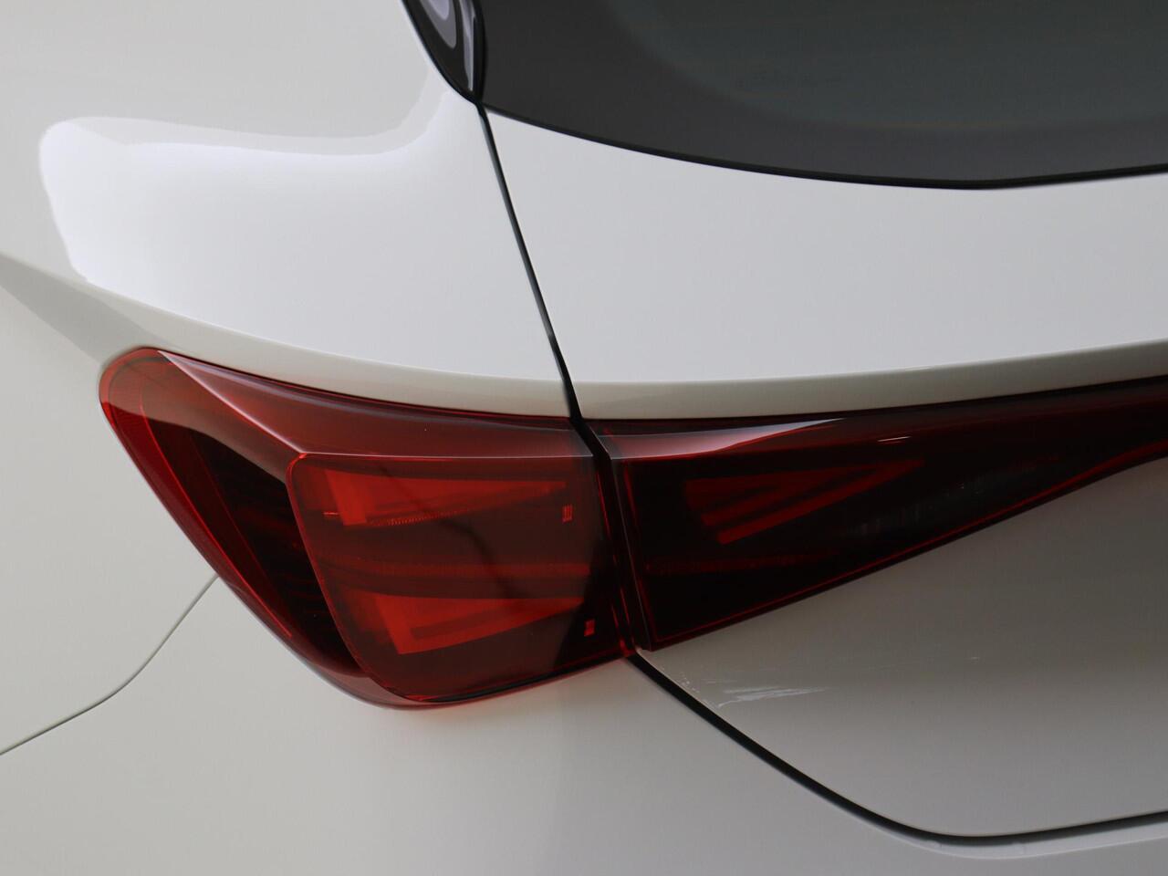 Cupra Leon 1.5 TSI e-Hybrid Business | Parkeerassistent | Kuipstoelen | Keyless | Navigatie | Adaptieve cruise control | Dodehoek detectie | Stoel- en stuurwielverwarming |