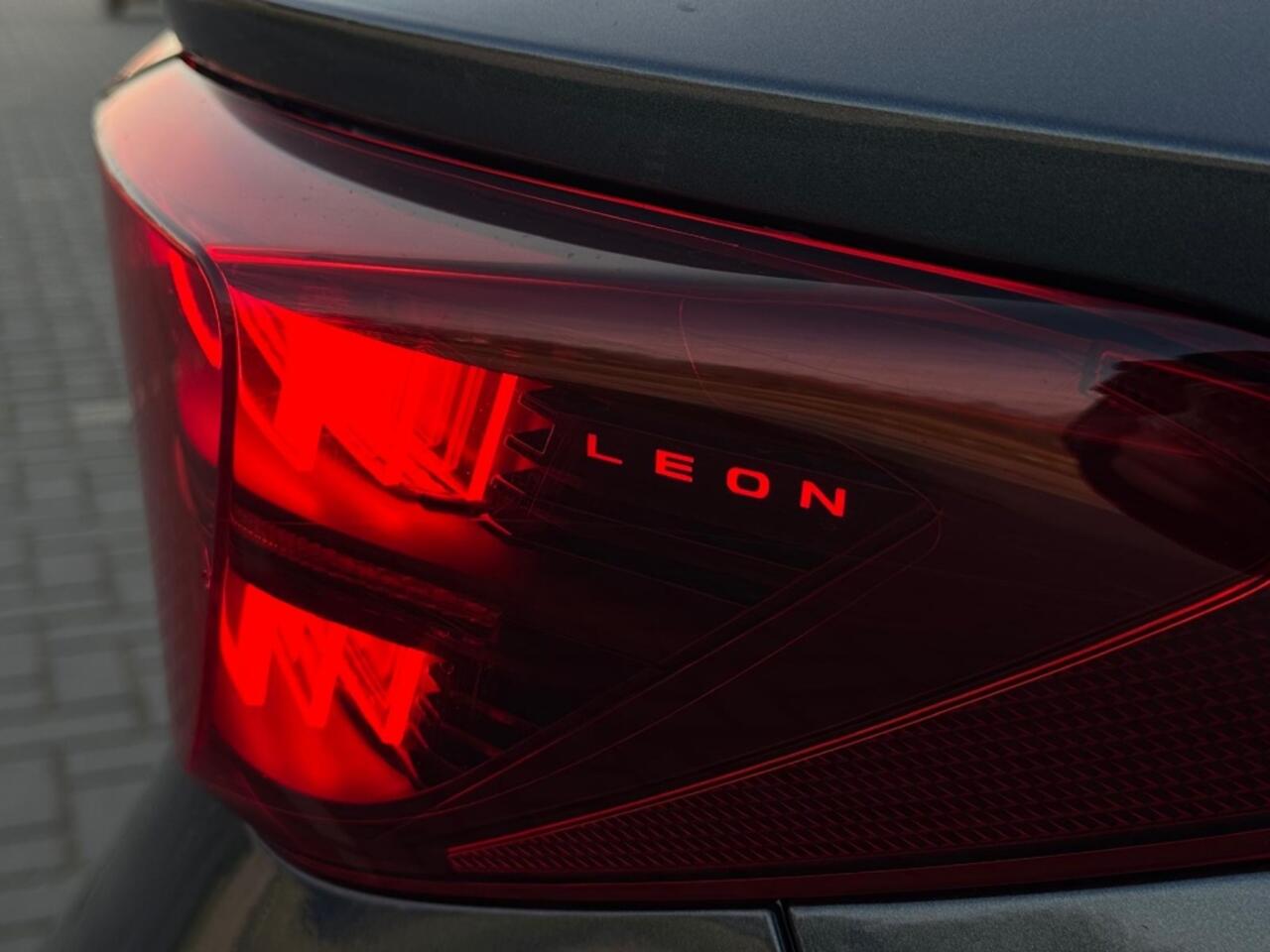 Cupra Leon 1.5 e-TSI 2025 GARANTIE NAVI CLIMATE APPLE CARPLAY LEDER