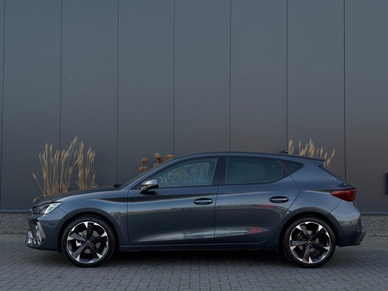 Cupra Leon 1.5 e-TSI 2025 GARANTIE NAVI CLIMATE APPLE CARPLAY LEDER