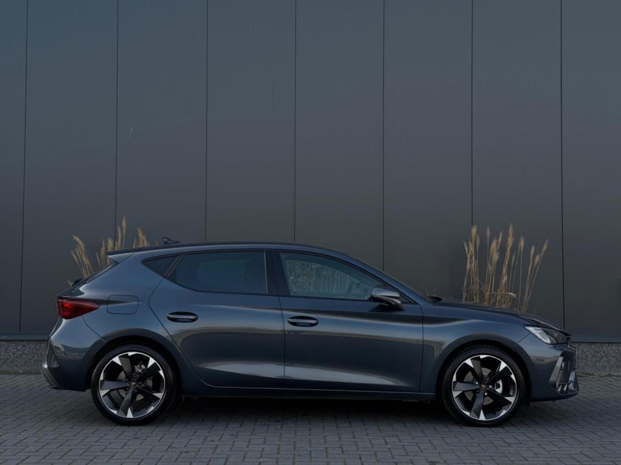 Cupra Leon 1.5 e-TSI 2025 GARANTIE NAVI CLIMATE APPLE CARPLAY LEDER