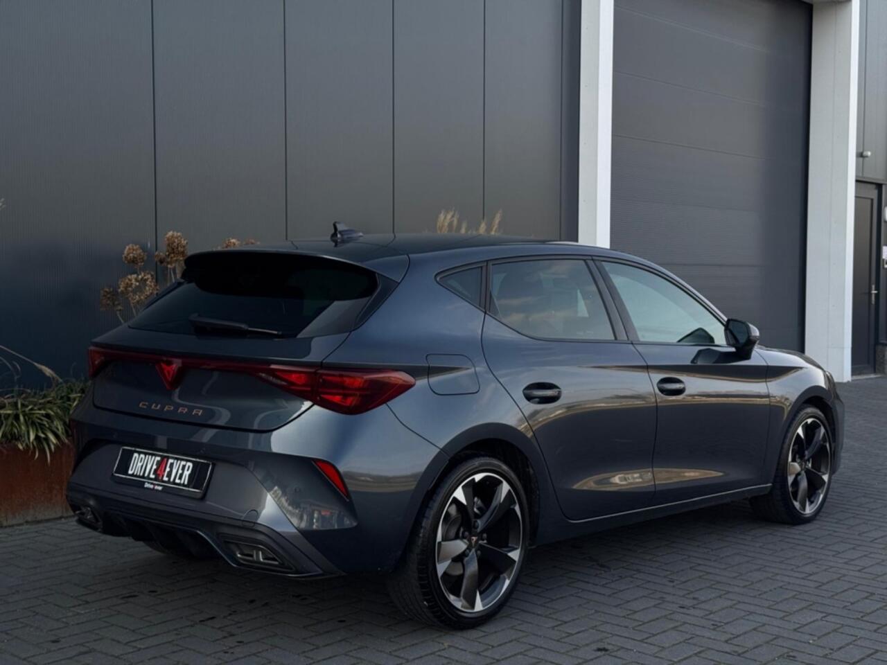 Cupra Leon 1.5 e-TSI 2025 GARANTIE NAVI CLIMATE APPLE CARPLAY LEDER