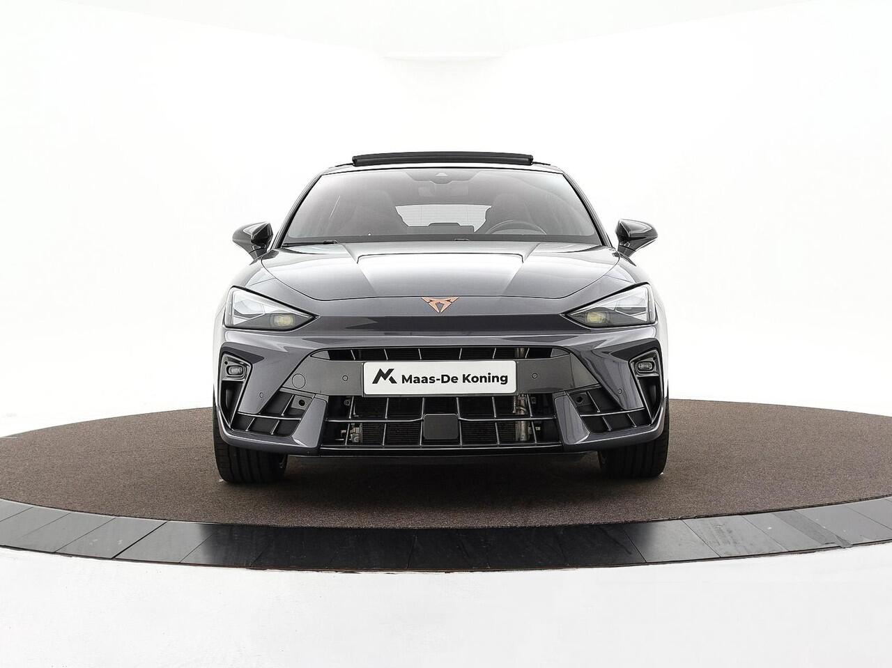 Cupra Leon 1.5 TSI 204pk DSG e-Hybrid VZ Performance · Panoramadak · Camera · Keyless · Dodehoek Detectie · Sennheiser Audio · Elek. Voorstoelen · Carbon Spiegelkappen · 19'' Inch · Garantie t/m 02-02-2030 of 100.000km