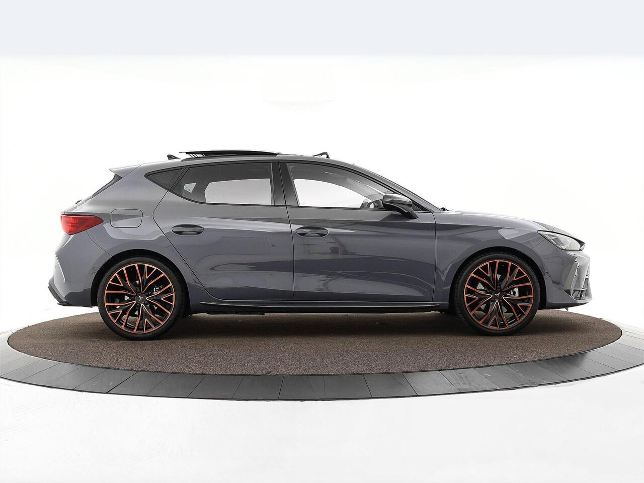Cupra Leon 1.5 TSI 204pk DSG e-Hybrid VZ Performance · Panoramadak · Camera · Keyless · Dodehoek Detectie · Sennheiser Audio · Elek. Voorstoelen · Carbon Spiegelkappen · 19'' Inch · Garantie t/m 02-02-2030 of 100.000km